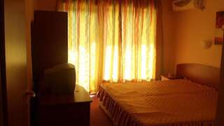 Отель Family Hotel Mimosa Царево Двухместный номер с 1 кроватью или 2 отдельными кроватями и балконом-6