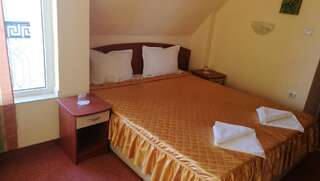 Отель Family Hotel Mimosa Царево Двухместный номер с 1 кроватью или 2 отдельными кроватями и балконом-12